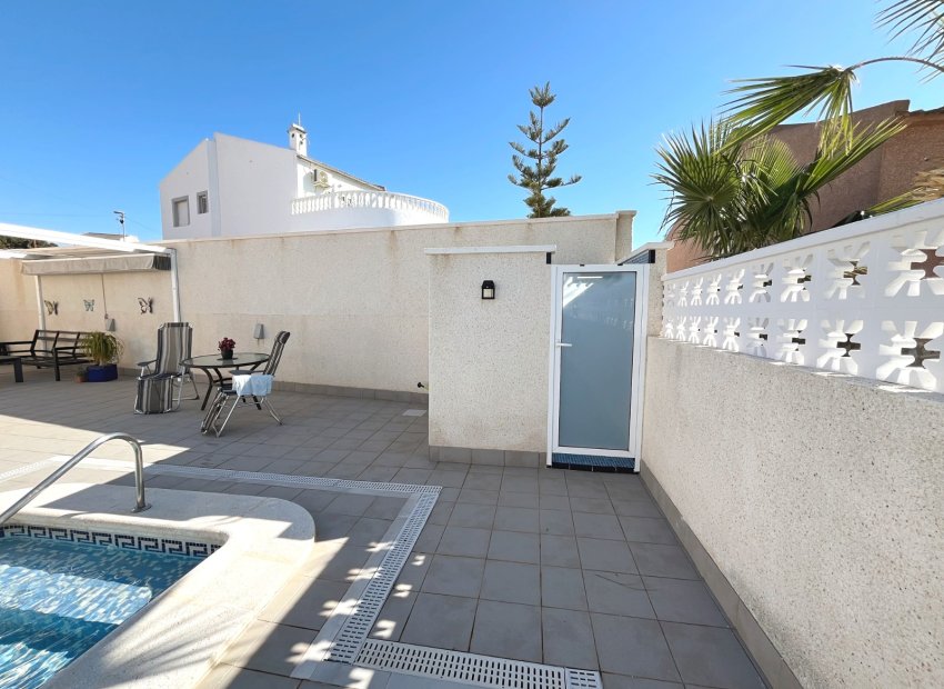 Reventa - Independiente / Villa -
Benijofar - Monte Azul