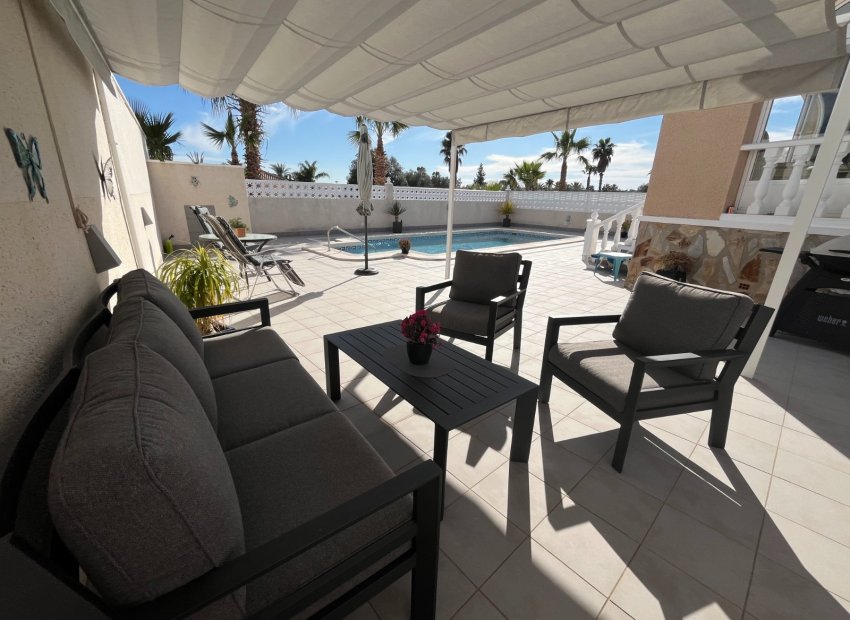 Reventa - Independiente / Villa -
Benijofar - Monte Azul