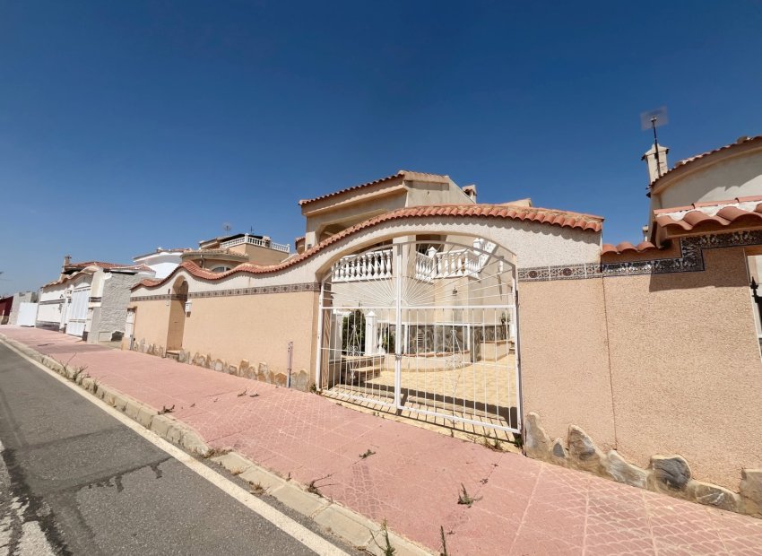 Reventa - Independiente / Villa -
Ciudad Quesada - Rojales - Airstrip