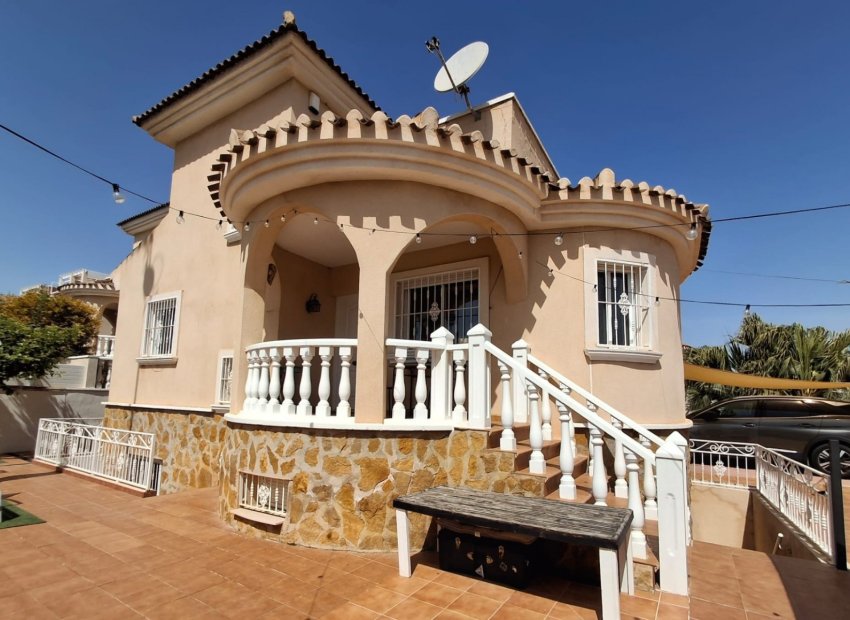 Reventa - Independiente / Villa -
Ciudad Quesada - Rojales - Doña Pepa