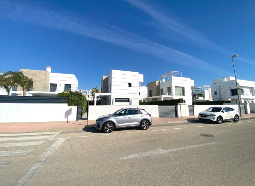 Reventa - Independiente / Villa -
Ciudad Quesada - Rojales - Doña Pepa
