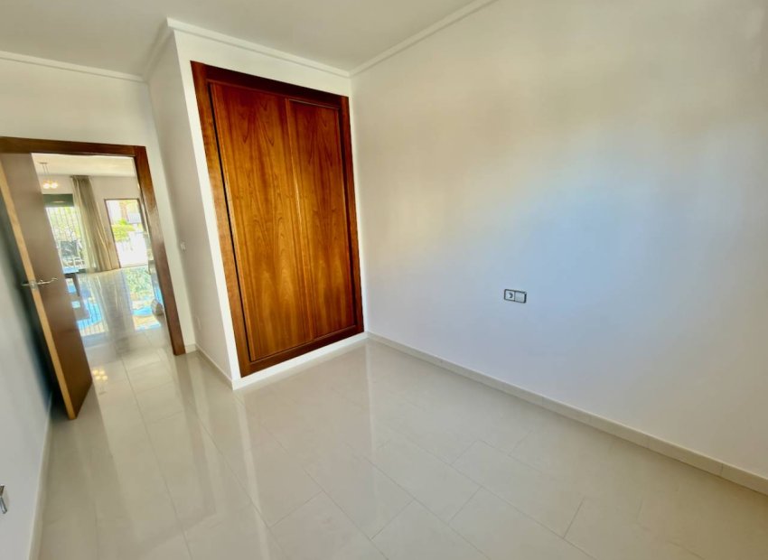 Reventa - Independiente / Villa -
Ciudad Quesada - Rojales - Doña Pepa