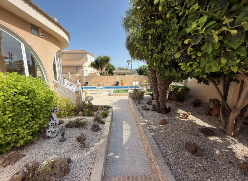 Reventa - Independiente / Villa -
Ciudad Quesada - Rojales - Doña Pepa