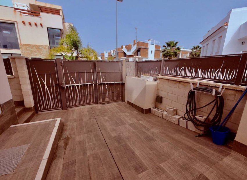 Reventa - Independiente / Villa -
Ciudad Quesada - Rojales - Pueblo Bravo