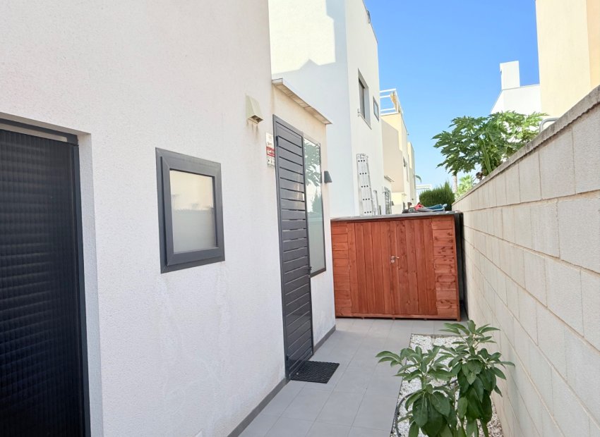 Reventa - Independiente / Villa -
Ciudad Quesada - Rojales - Pueblo Bravo