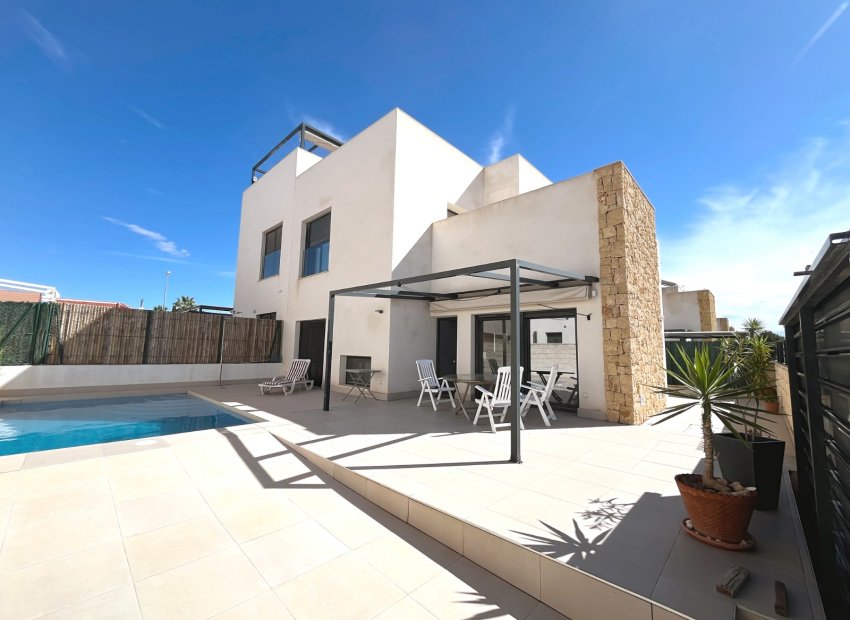 Reventa - Independiente / Villa -
Ciudad Quesada - Rojales - Pueblo Bravo