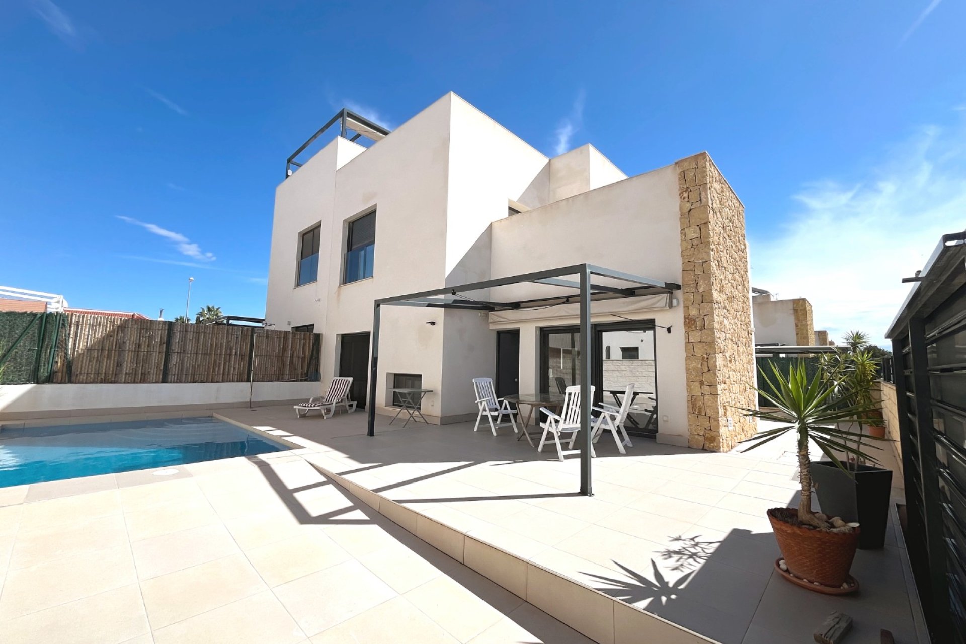 Reventa - Independiente / Villa -
Ciudad Quesada - Rojales - Pueblo Bravo
