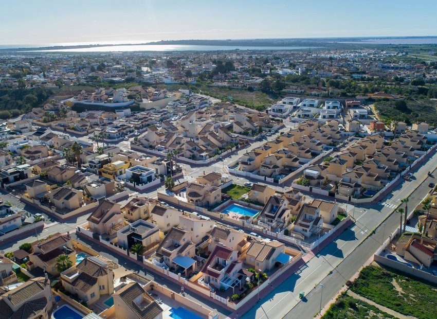 Reventa - Independiente / Villa -
Ciudad Quesada - Rojales - Pueblo