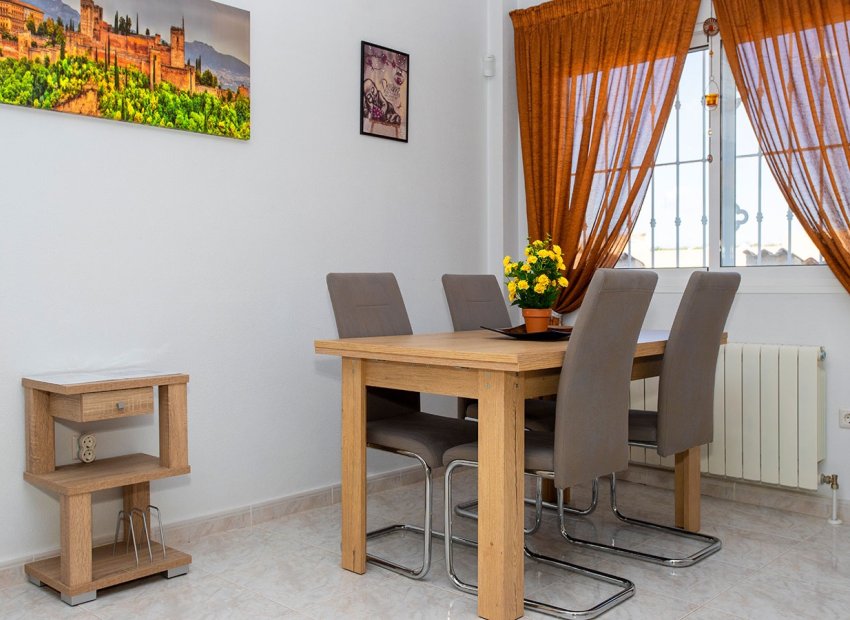 Reventa - Independiente / Villa -
Ciudad Quesada - Rojales - Pueblo