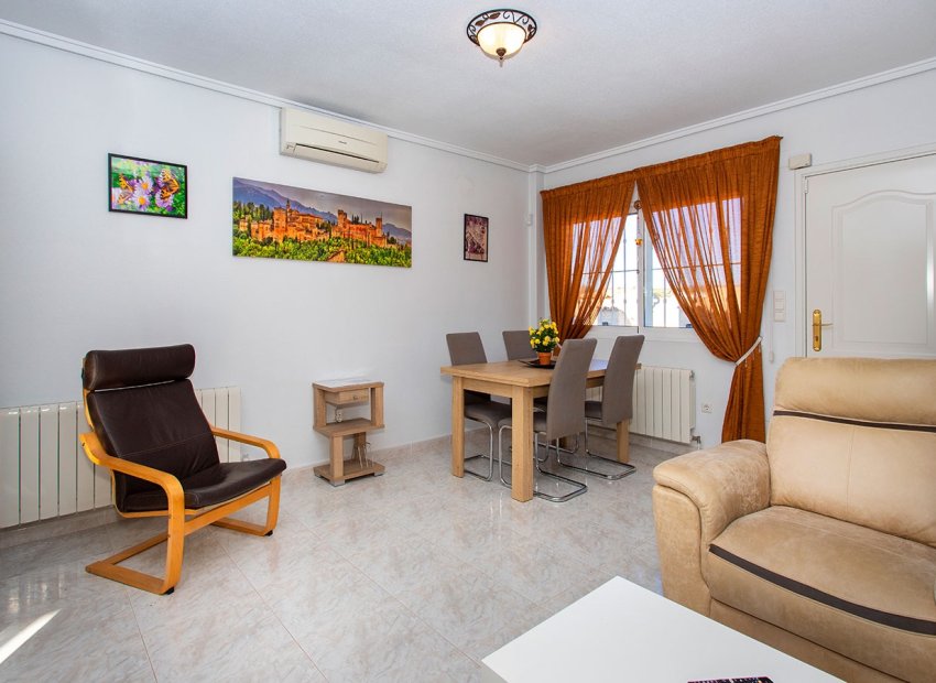 Reventa - Independiente / Villa -
Ciudad Quesada - Rojales - Pueblo