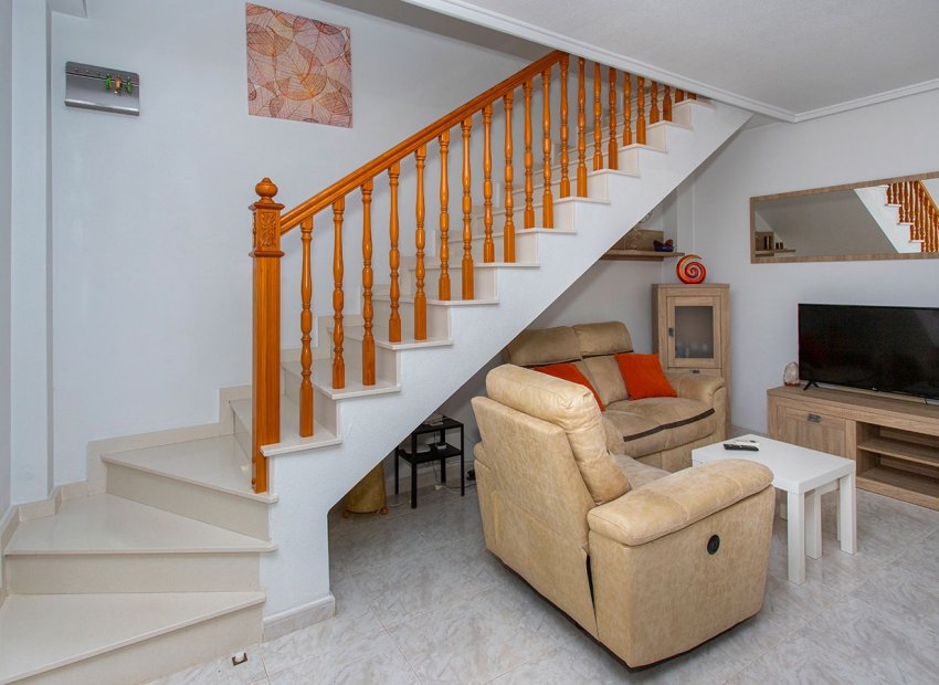 Reventa - Independiente / Villa -
Ciudad Quesada - Rojales - Pueblo