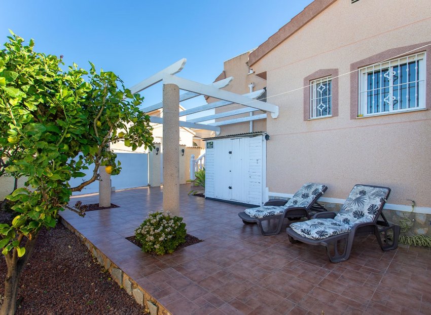 Reventa - Independiente / Villa -
Ciudad Quesada - Rojales - Pueblo