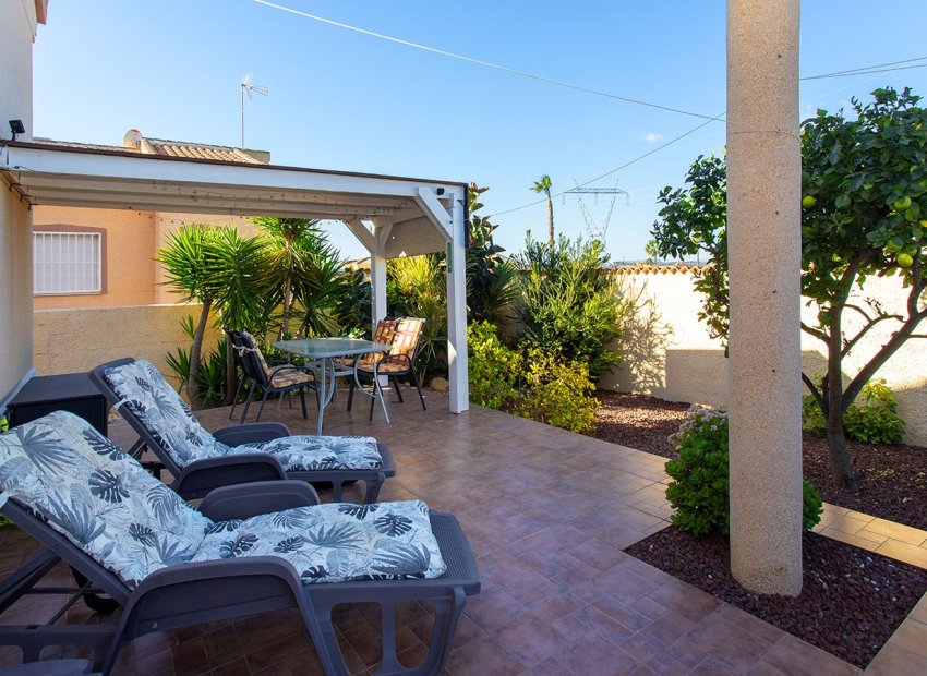 Reventa - Independiente / Villa -
Ciudad Quesada - Rojales - Pueblo