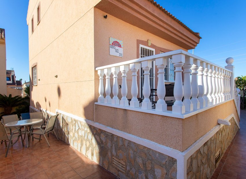 Reventa - Independiente / Villa -
Ciudad Quesada - Rojales - Pueblo