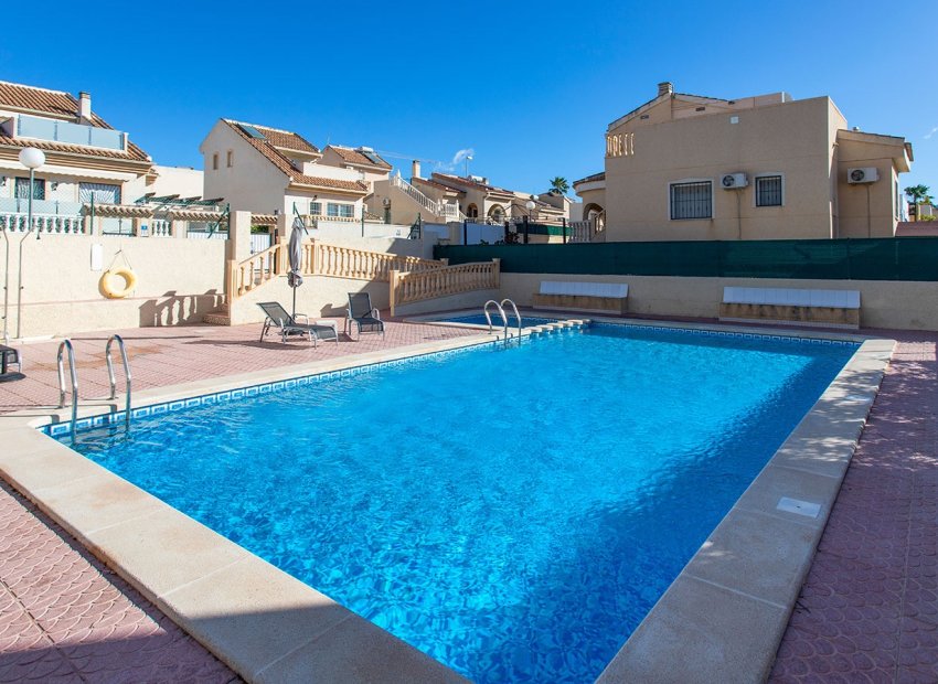 Reventa - Independiente / Villa -
Ciudad Quesada - Rojales - Pueblo