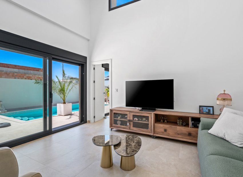 Reventa - Independiente / Villa -
Daya Nueva - Costa Blanca South