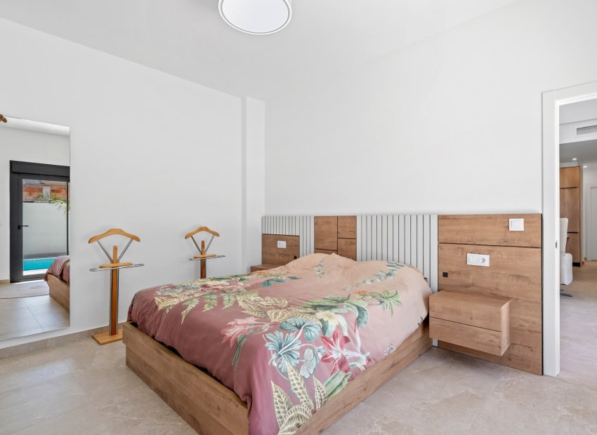 Reventa - Independiente / Villa -
Daya Nueva - Costa Blanca South