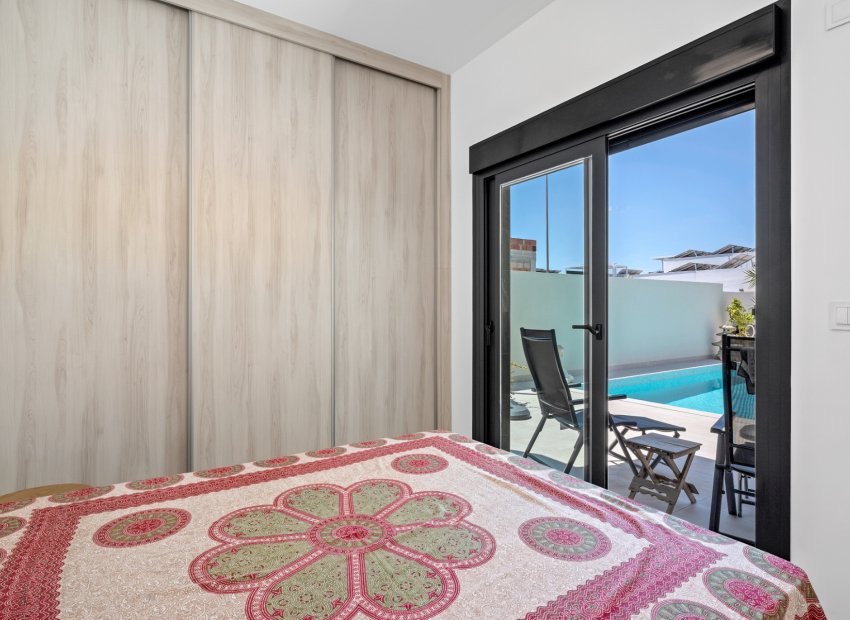 Reventa - Independiente / Villa -
Daya Nueva - Costa Blanca South