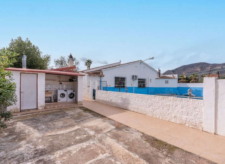 Reventa - Independiente / Villa -
Hondón de las Nieves