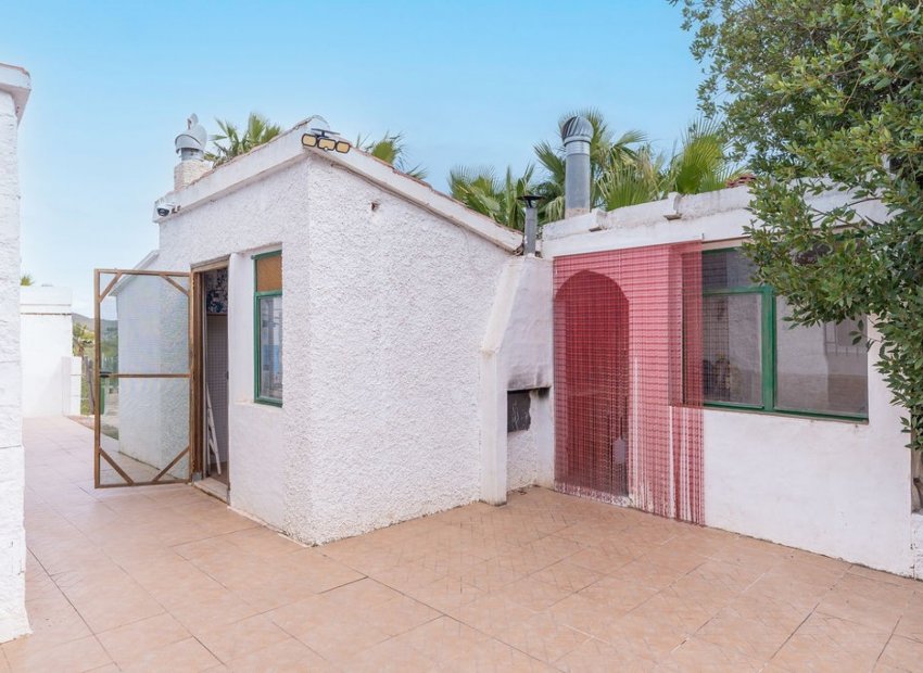 Reventa - Independiente / Villa -
Hondón de las Nieves