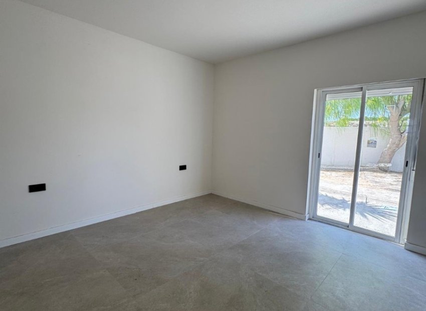 Reventa - Independiente / Villa -
La Marina del Pinet - La Marina