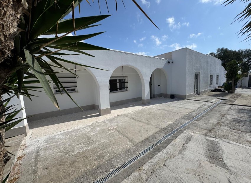 Reventa - Independiente / Villa -
La Marina del Pinet - La Marina