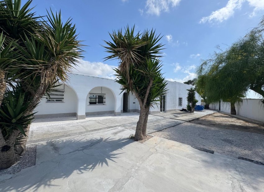 Reventa - Independiente / Villa -
La Marina del Pinet - La Marina