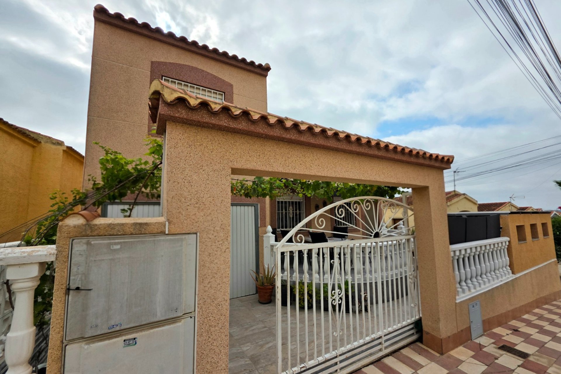 Reventa - Independiente / Villa -
La Marina - La Marina Urb