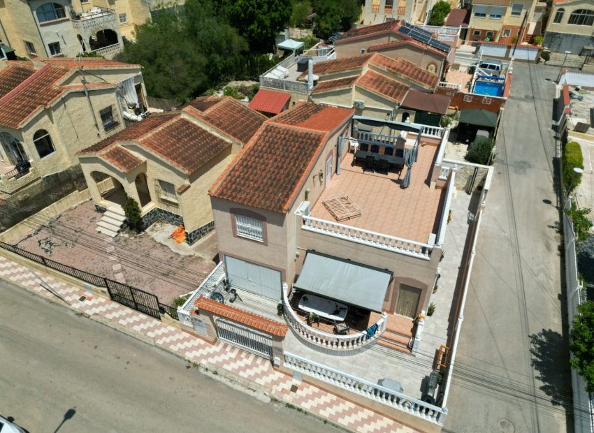 Reventa - Independiente / Villa -
La Marina - La Marina Urb