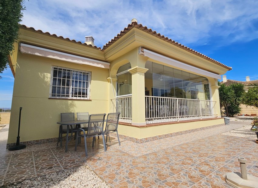 Reventa - Independiente / Villa -
La Marina