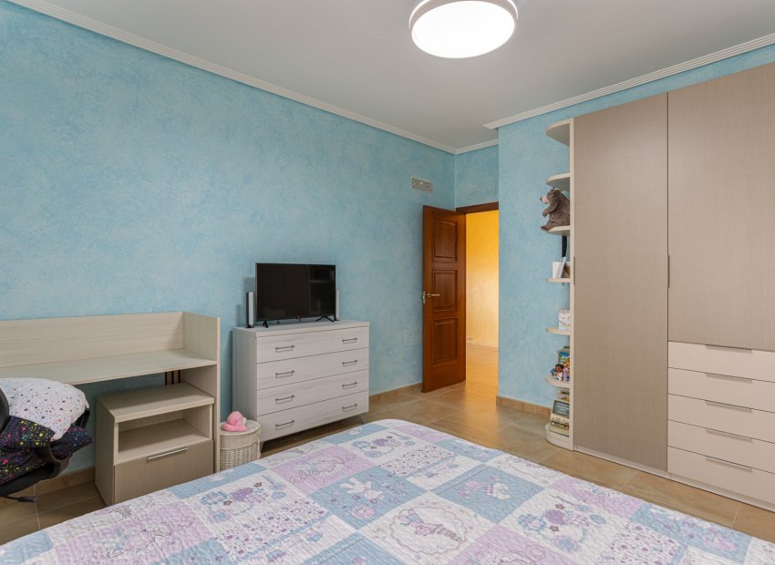 Reventa - Independiente / Villa -
Los Montesinos - La Herrada