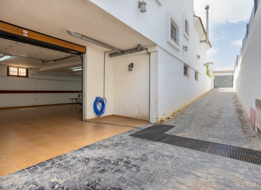 Reventa - Independiente / Villa -
Los Montesinos - La Herrada