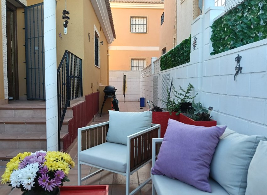 Reventa - Independiente / Villa -
Los Montesinos - La Herrada