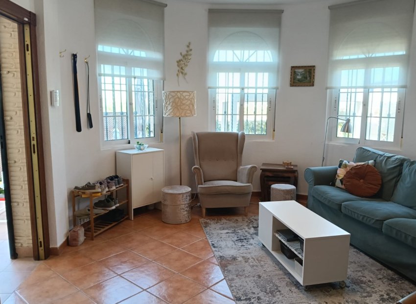 Reventa - Independiente / Villa -
Los Montesinos - La Herrada