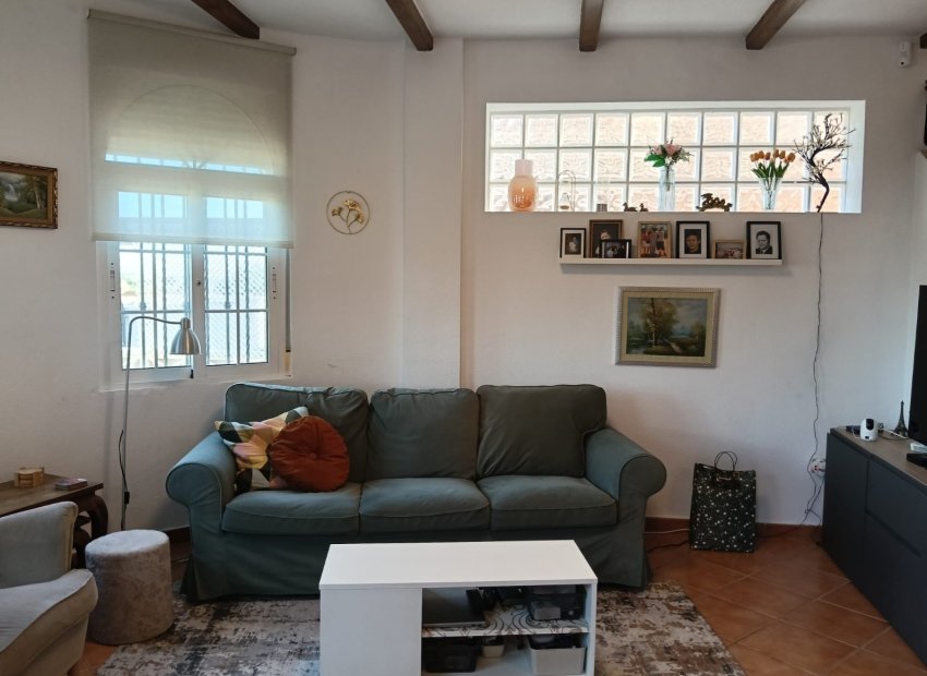 Reventa - Independiente / Villa -
Los Montesinos - La Herrada