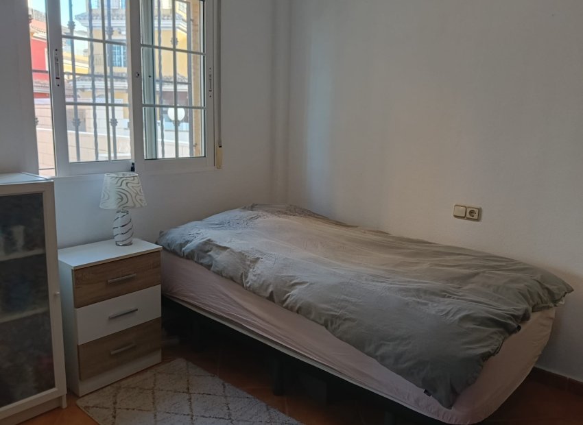 Reventa - Independiente / Villa -
Los Montesinos - La Herrada