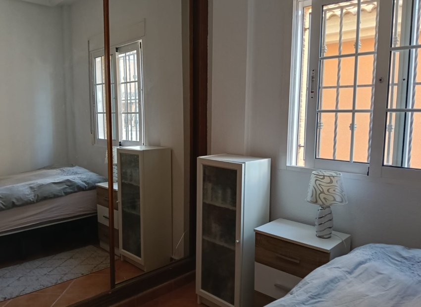 Reventa - Independiente / Villa -
Los Montesinos - La Herrada