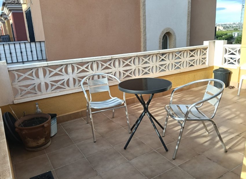 Reventa - Independiente / Villa -
Los Montesinos - La Herrada