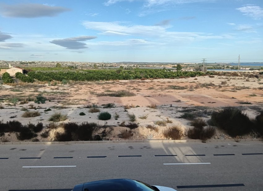 Reventa - Independiente / Villa -
Los Montesinos - La Herrada