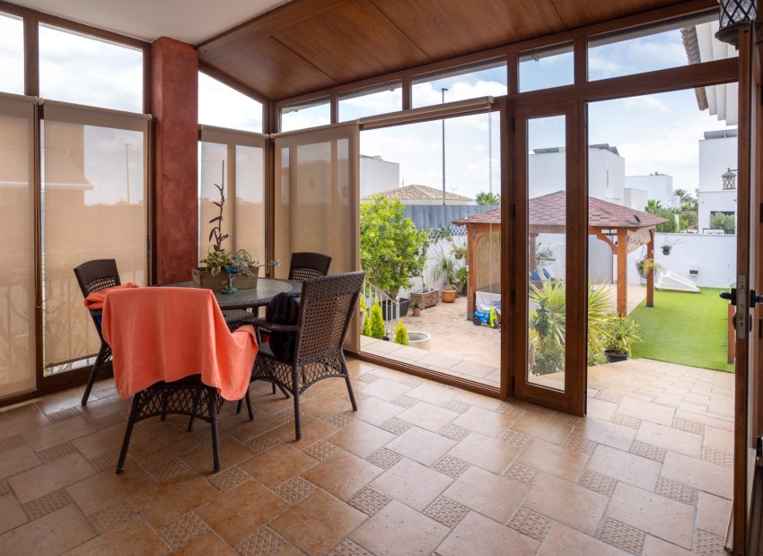 Reventa - Independiente / Villa -
Los Montesinos - La Herrada