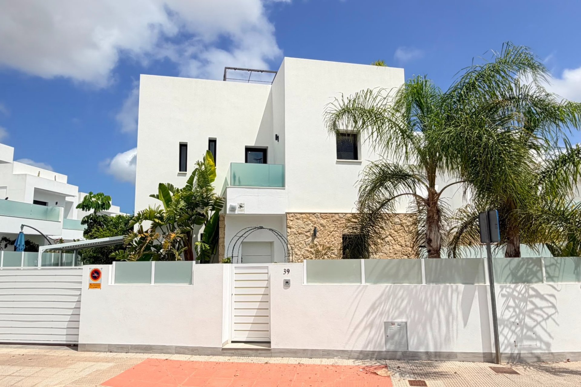Reventa - Independiente / Villa -
Los Montesinos - La Herrada