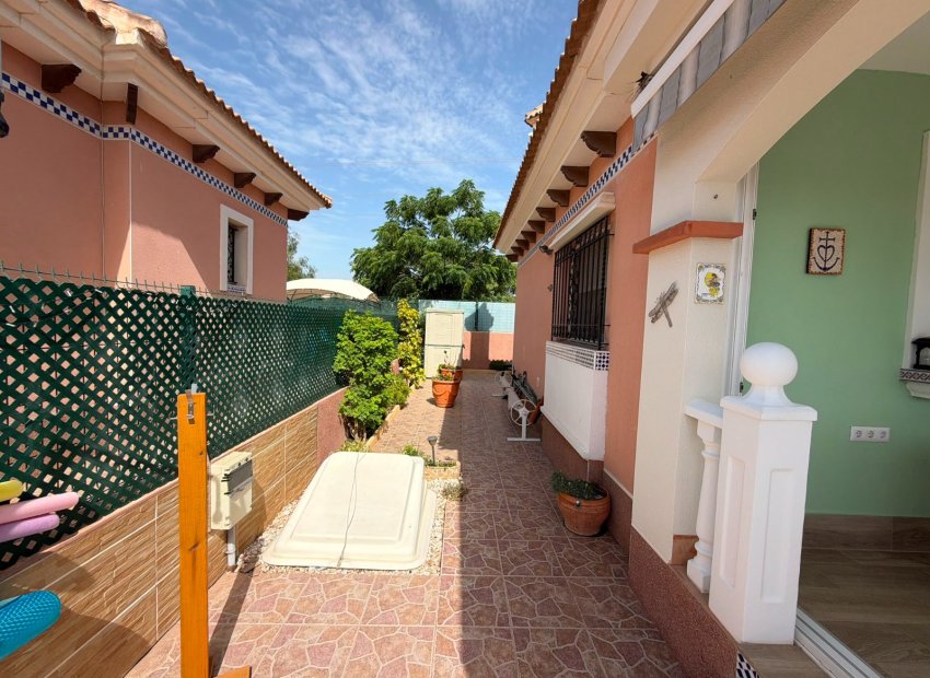 Reventa - Independiente / Villa -
Los Montesinos - La Herrada