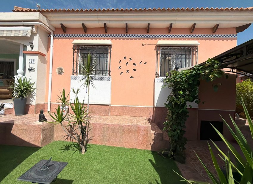 Reventa - Independiente / Villa -
Los Montesinos - La Herrada