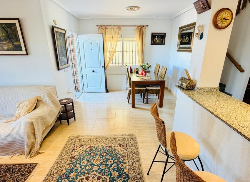 Reventa - Independiente / Villa -
Los Montesinos - La Herrada