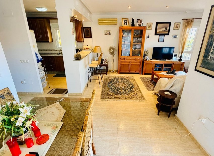 Reventa - Independiente / Villa -
Los Montesinos - La Herrada