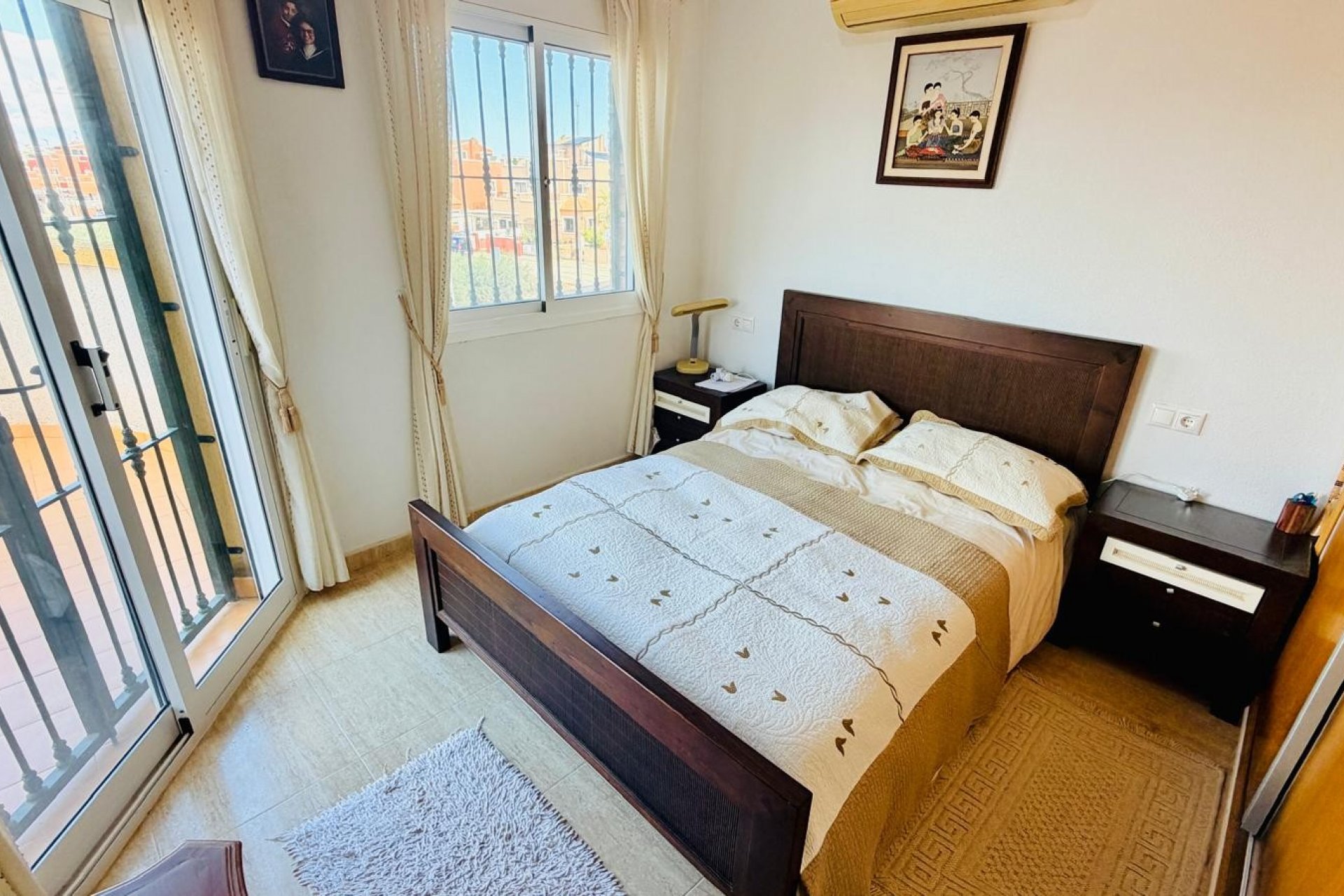 Reventa - Independiente / Villa -
Los Montesinos - La Herrada