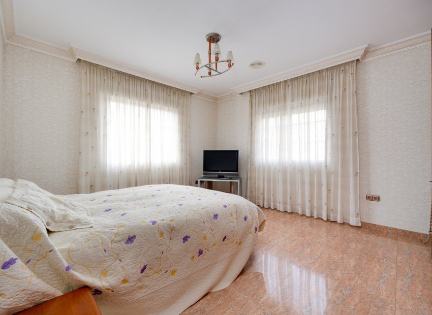 Reventa - Independiente / Villa -
Orihuela Costa - Orihuela