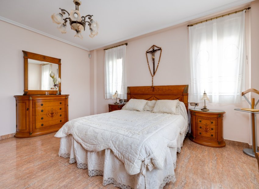 Reventa - Independiente / Villa -
Orihuela Costa - Orihuela