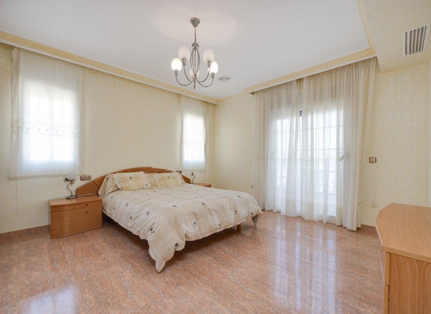 Reventa - Independiente / Villa -
Orihuela Costa - Orihuela