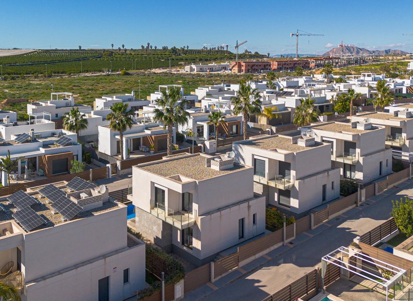 Reventa - Independiente / Villa -
Orihuela - Entre Naranjos Vistabella Golf